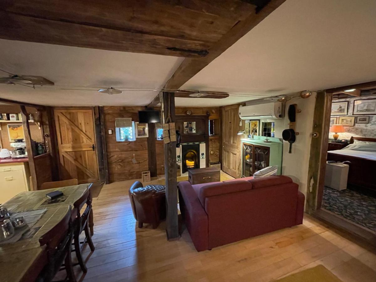 Remarkable Boultons Barn With Hot Tub Ньютон Эбэт Экстерьер фото