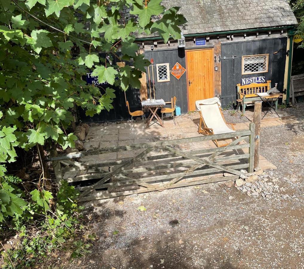 Remarkable Boultons Barn With Hot Tub Ньютон Эбэт Экстерьер фото
