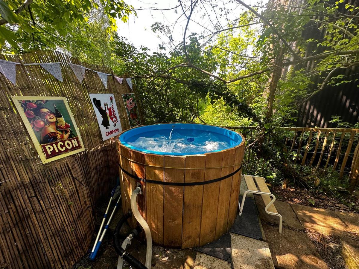 Remarkable Boultons Barn With Hot Tub Ньютон Эбэт Экстерьер фото