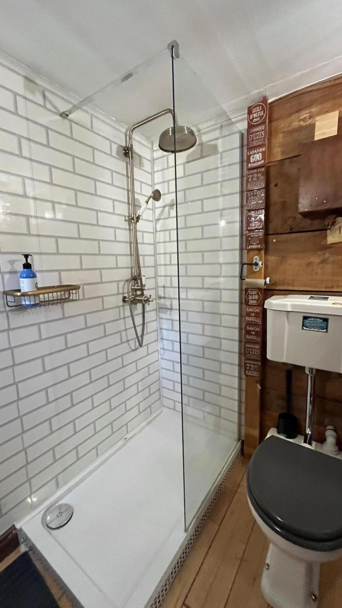 Remarkable Boultons Barn With Hot Tub Ньютон Эбэт Экстерьер фото
